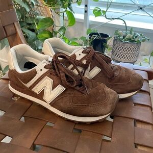 New Balance women’s Brown Sneakers